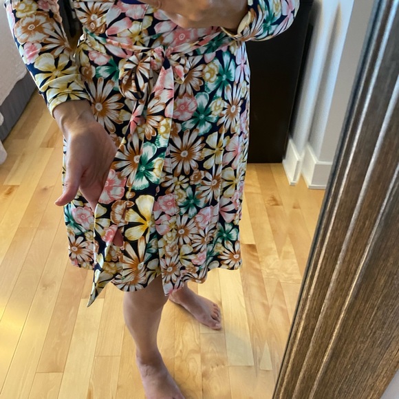 Stunning stretch wraparound flower dress - Picture 4 of 4